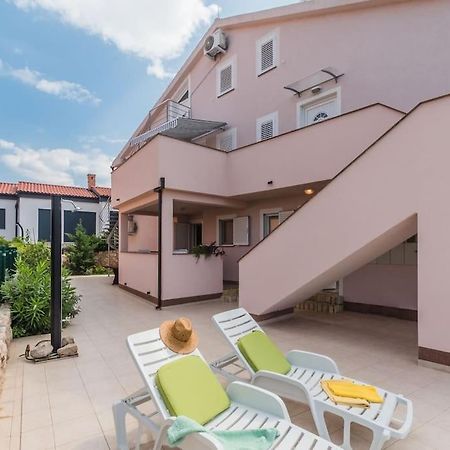 Apartment F-1 Klimno Eksteriør billede